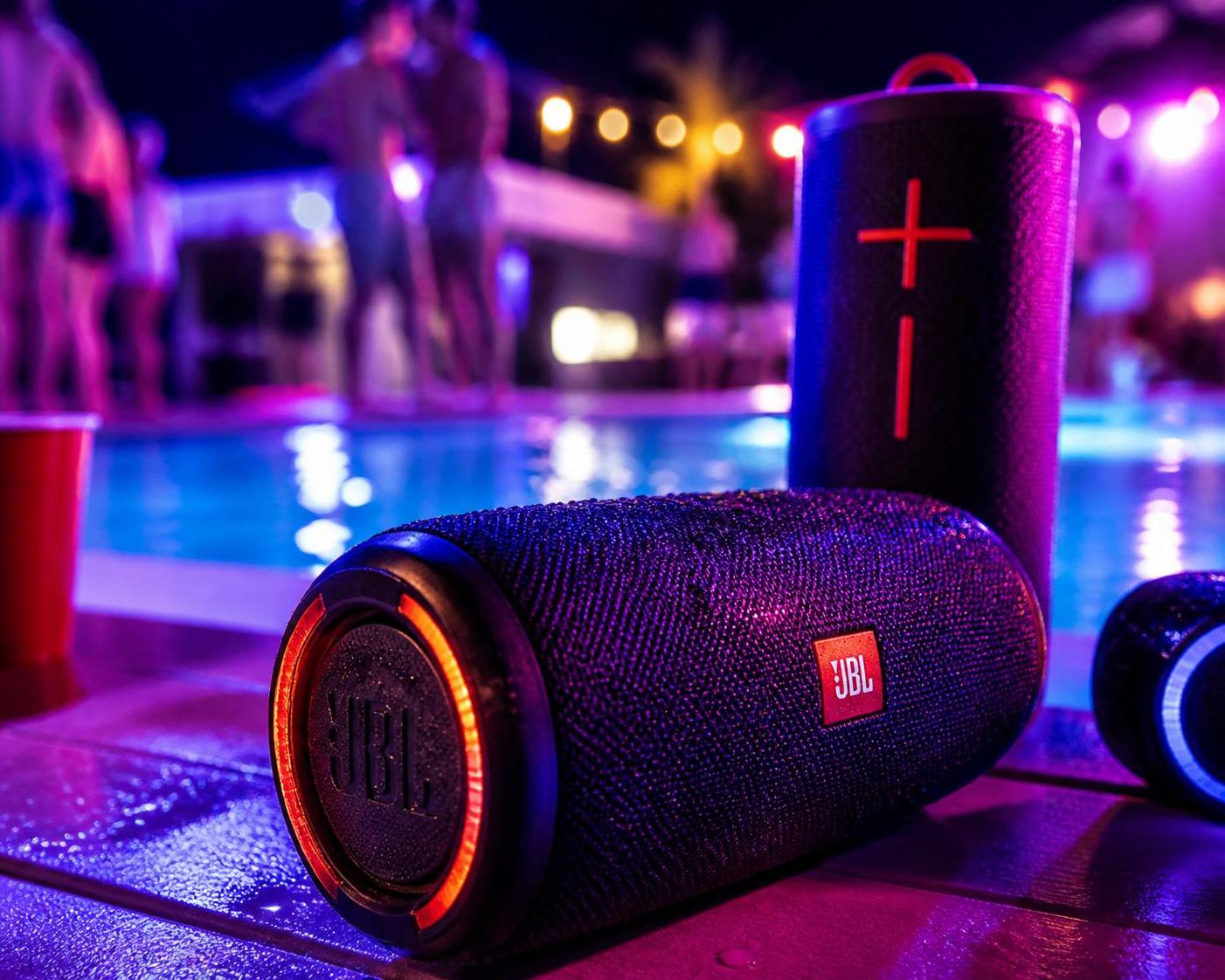 découvrez le classement des meilleures enceintes pour une pool party réussie et profitez d'un son exceptionnel lors de vos fêtes au bord de la piscine.