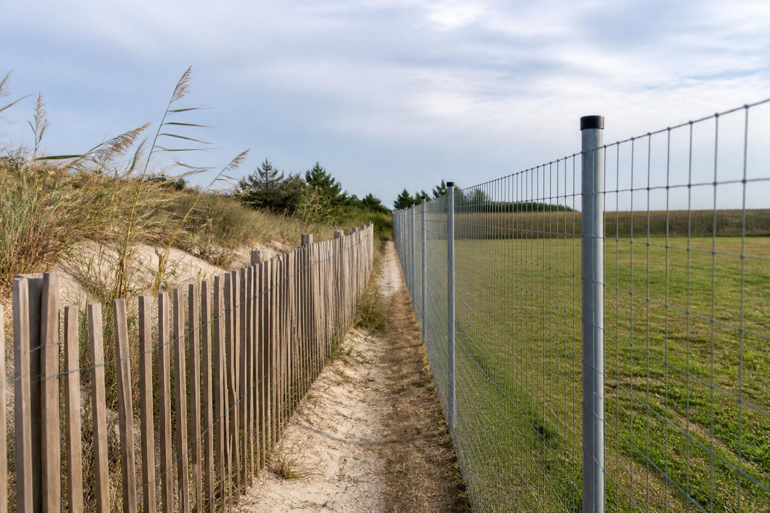 découvrez les avantages d’une clôture ganivelle par rapport à une clôture grillagée, alliant esthétisme, protection naturelle et respect de l’environnement pour délimiter vos espaces avec élégance.