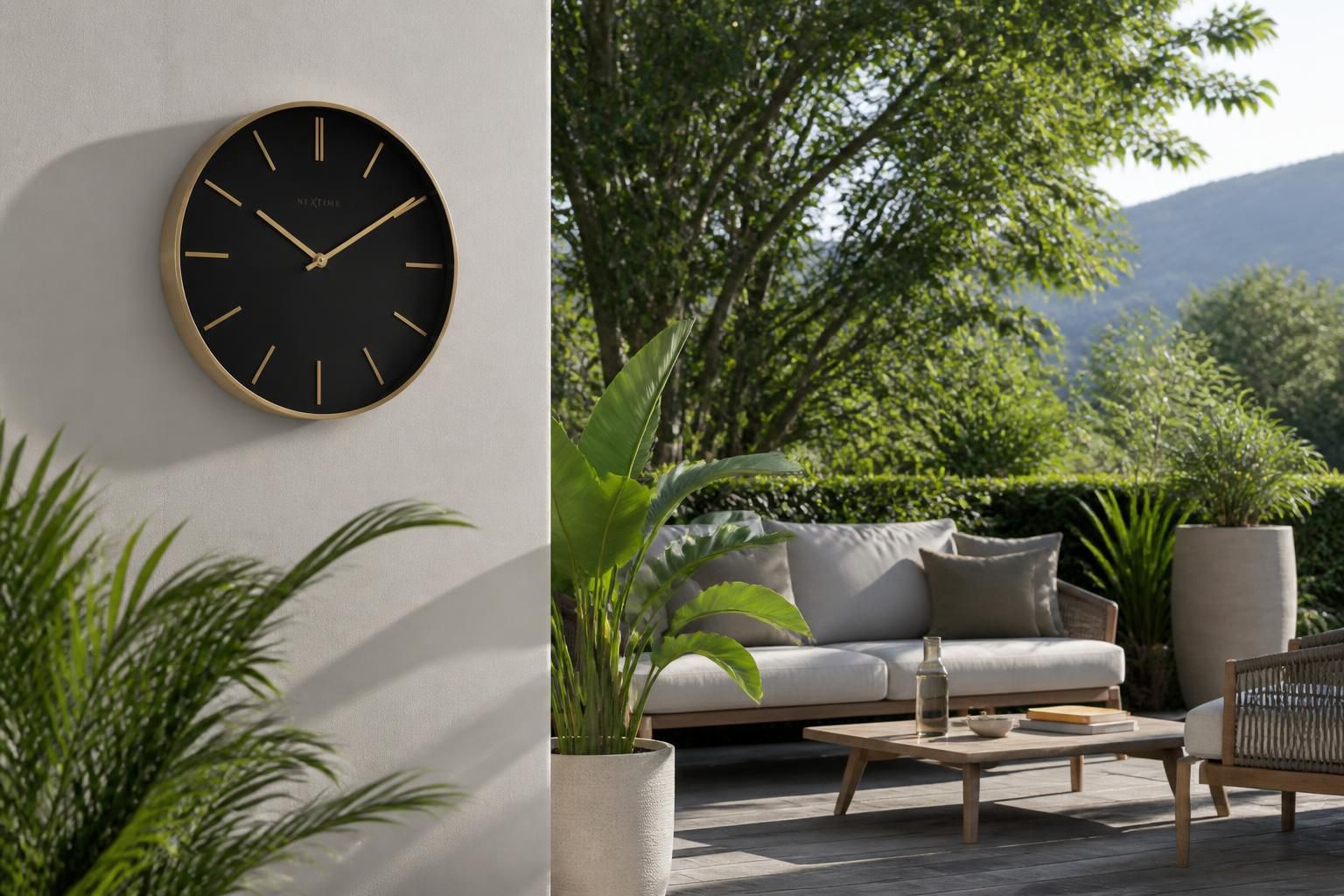 découvrez comment intégrer une horloge murale dans votre décor extérieur pour apporter à la fois style et fonctionnalité à votre espace extérieur.